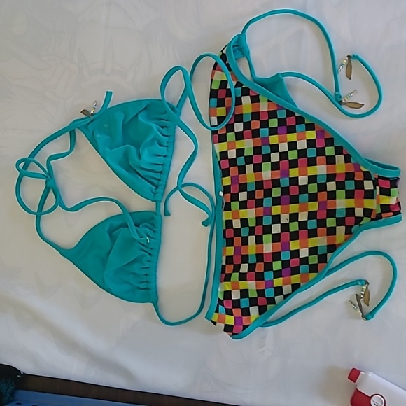 Bikini - Picture 2 of 4